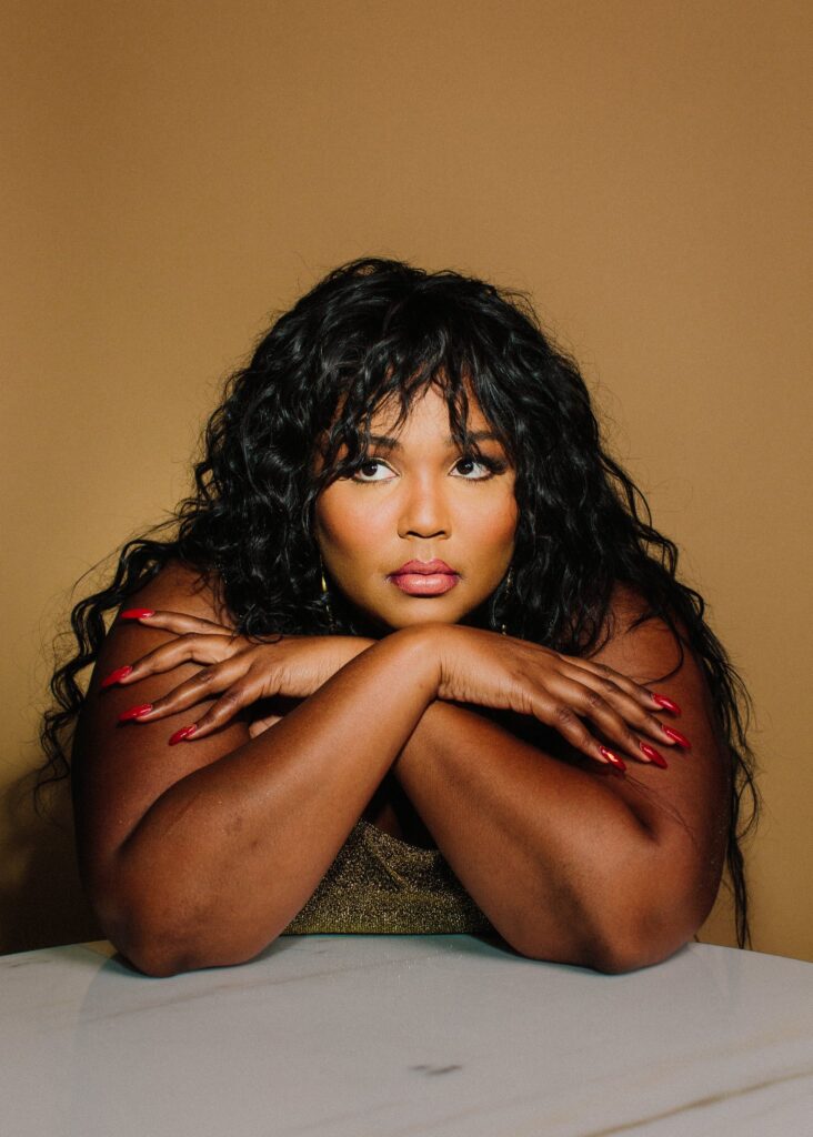 Lizzo fait monter une jeune fan sur scène