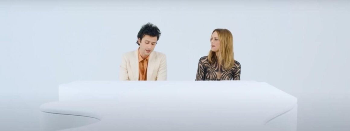 Les clochettes de mai, le titre poétique d’Adrien Gallo et Vanessa Paradis  (VIDEO)