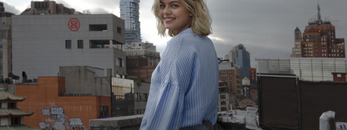 Louane dévoile le clip de Game Girl pour les 25 ans de Pokémon (VIDEO)