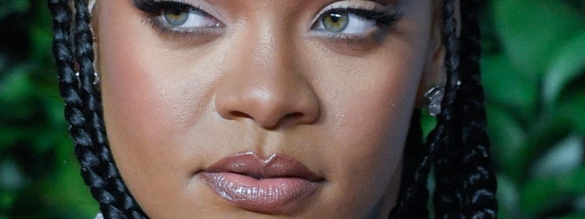 Rihanna : Toujours pas de nouvelle musique pour la star… Mais un parfum ! (PHOTOS)