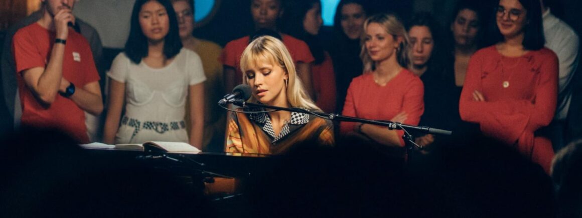 Angèle reprend le titre It’s My Life, regardez sa prestation à la maison (VIDEO)