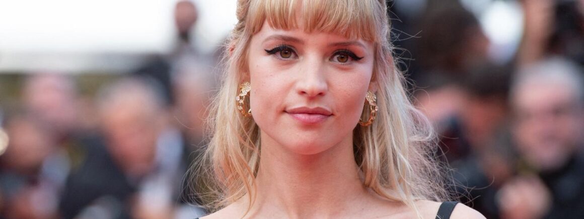 Angèle fait une apparition surprise sur le tapis rouge du festival de Cannes (PHOTOS)