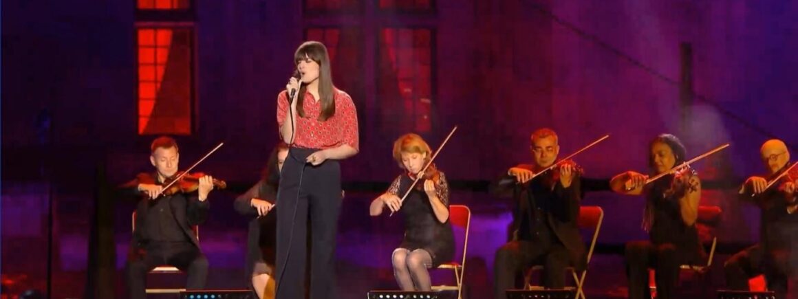 Clara Luciani reprend Jenifer, Julien Doré interprète Hélène Ségara et le premier live de Ed Sheeran avec Bad Habits… Toutes les vidéos de la semaine !