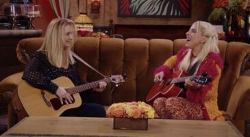 Réunion Friends : Phoebe et Lady Gaga interprètent Smelly Cat (Tu pues le chat) ! (VIDEO)