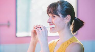 Bienvenue Chez Clément : Se brosser les dents en 10 secondes, un concept français qui va faire parler !