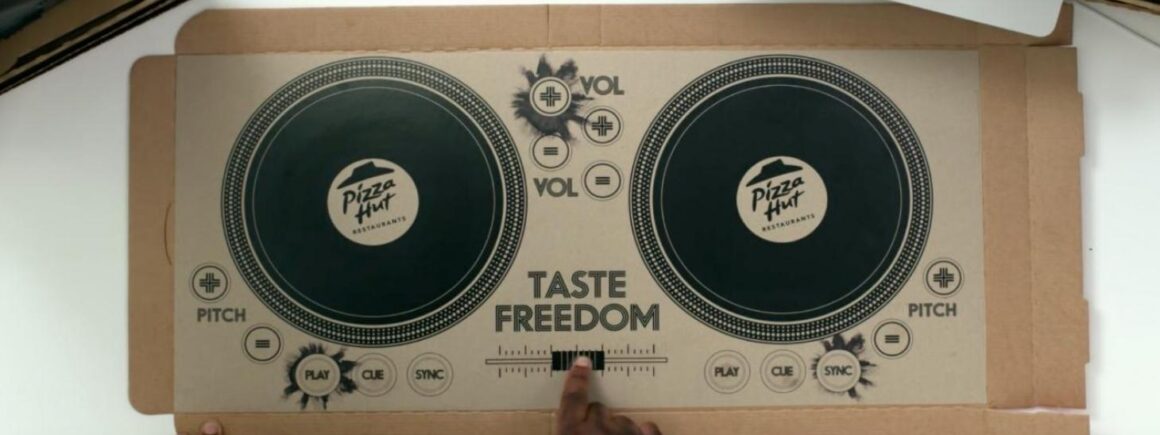 Insolite : Le carton Pizza Hut qui se transforme en table de DJ