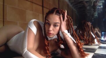 Jorja Smith nous parle d'amour dans le clip de Addicted (VIDEO)