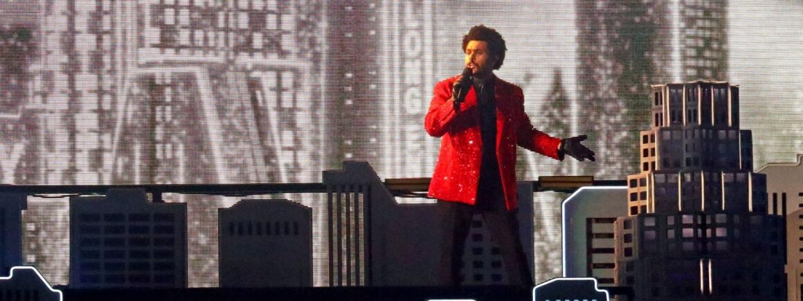 The Weeknd livre une performance (solo) et magique pour le SuperBowl (VIDEO)