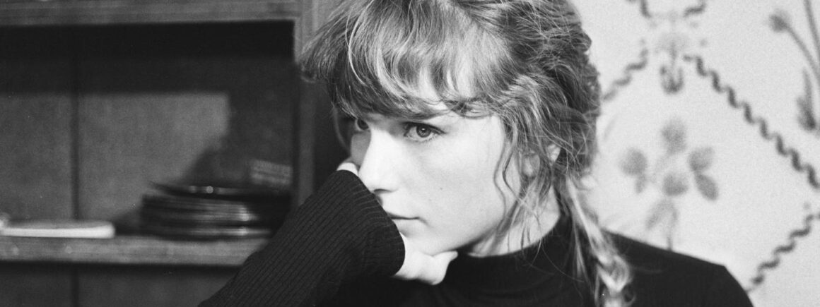 Taylor Swift dévoile un nouveau chapitre qui réunit Folklore & Evermore