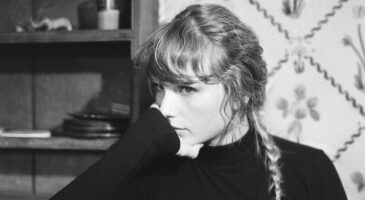 Taylor Swift dévoile un nouveau chapitre qui réunit Folklore & Evermore