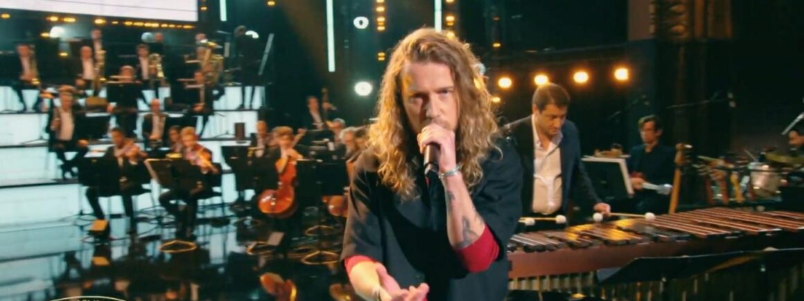 Julien Doré nous offre un live symphonique de La fièvre (VIDEO)