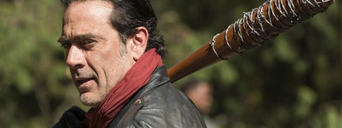 The Walking Dead : Une première photo tease le passé de Negan (avec Lucille) 