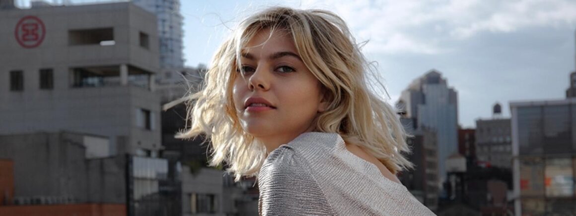 Louane : Écoutez Désolée, le troisième titre de son nouvel album (AUDIO)