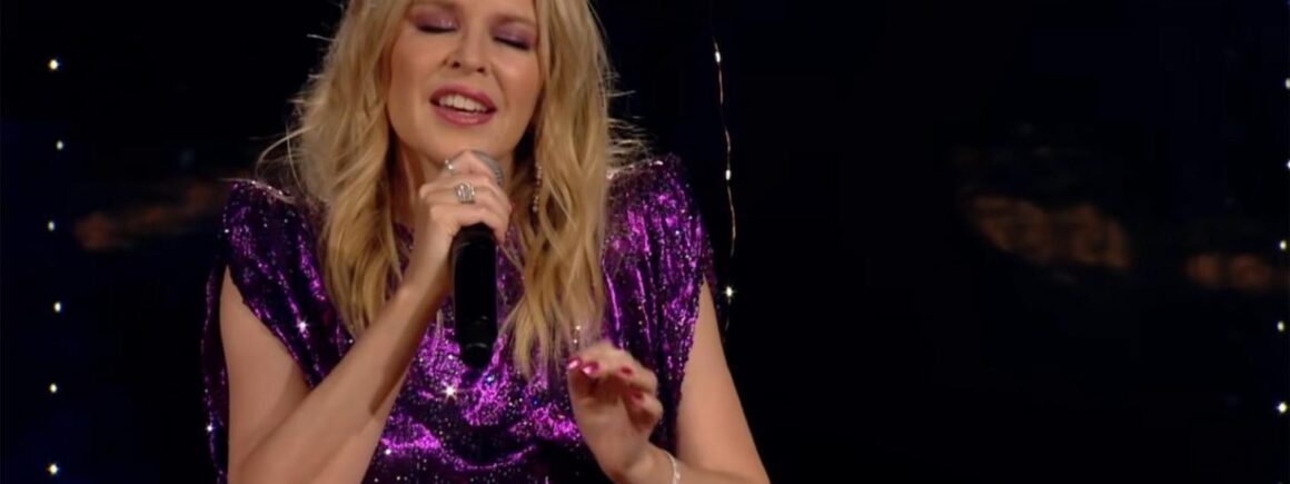 Kylie Minogue reprend brillamment September par Earth, Wind and Fire (VIDEO)