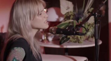 Regardez Hayley Williams (Paramore) jouer Roses/Lotus/Violet/Iris en live (VIDEO)