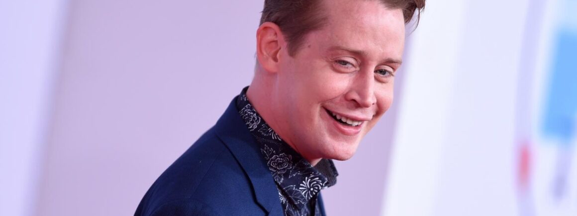 Bienvenue Chez Clément – Afterwork Europe 2 : Macaulay Culkin a le masque le plus cool du monde (PHOTO)