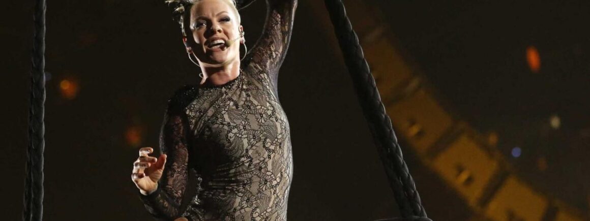 Pink fête ses 41 ans : Retour sur les meilleurs lives de la chanteuse (VIDEOS)