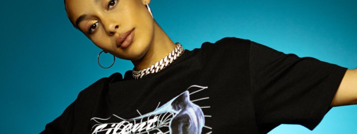 Jorja Smith dévoile le titre engagé By Any Means (AUDIO)