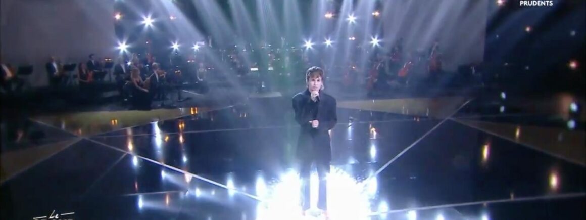 Christine and The Queens : Regardez son magnifique hommage à Christophe (VIDEO)