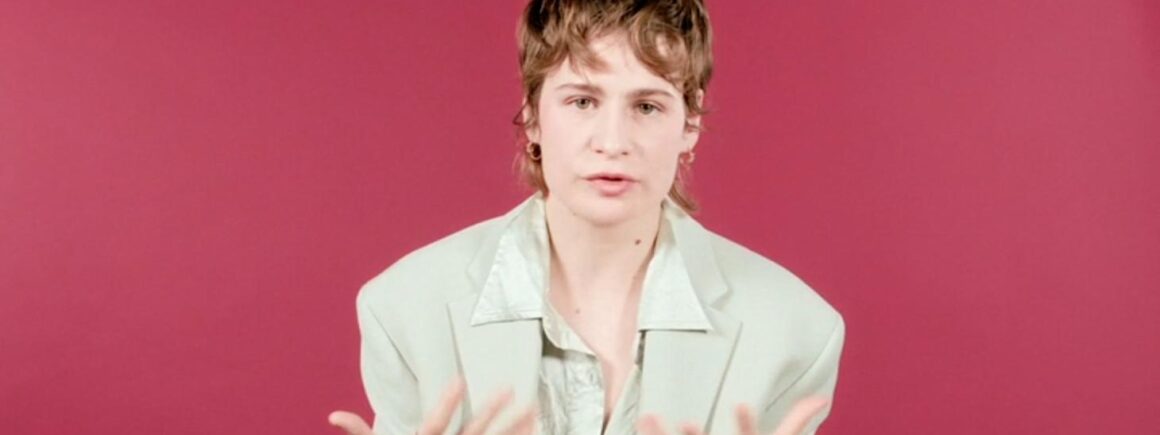 Christine and The Queens : Elle revient sur son tube Saint-Claude (VIDEO)