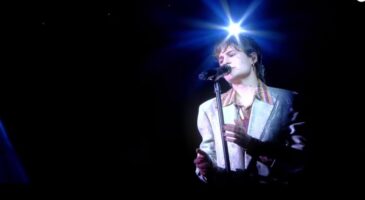 Christine and The Queens : Regardez son live bouleversant dans C à Vous (VIDEO)