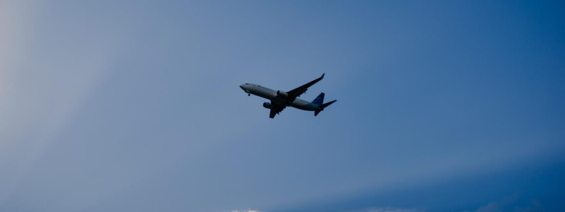 Bienvenue Chez Clément – Afterwork Europe 2 : Pour calmer un bébé, les passagers d’un avion chantent Baby Shark en choeur (VIDEO)