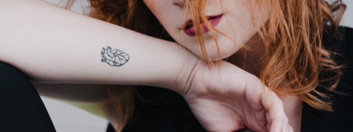 Bienvenue Chez Clément – Afterwork Europe 2 : Ils demandent le même tatouage « mon amour » en japonais… mais le résultat n’a rien à voir