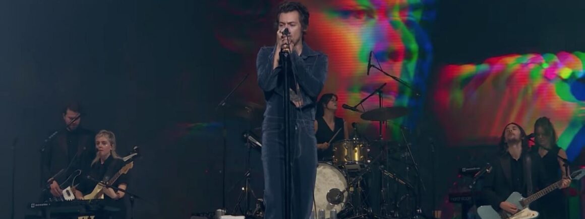 Harry Styles interprète What Makes You Beautiful et ravive nos souvenirs (VIDEO)