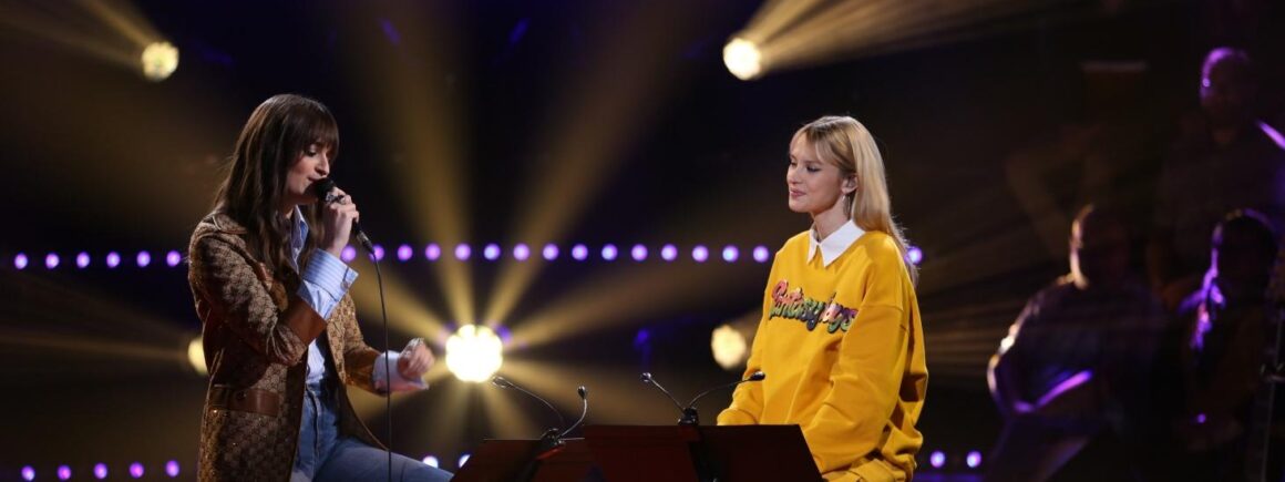 Angèle et Clara Luciani touchantes avec leur interprétation du Tourbillon de la vie (VIDEO)