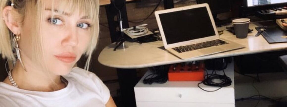 Miley Cyrus s’est dit « très inspirée » pour son retour en studio (PHOTO)