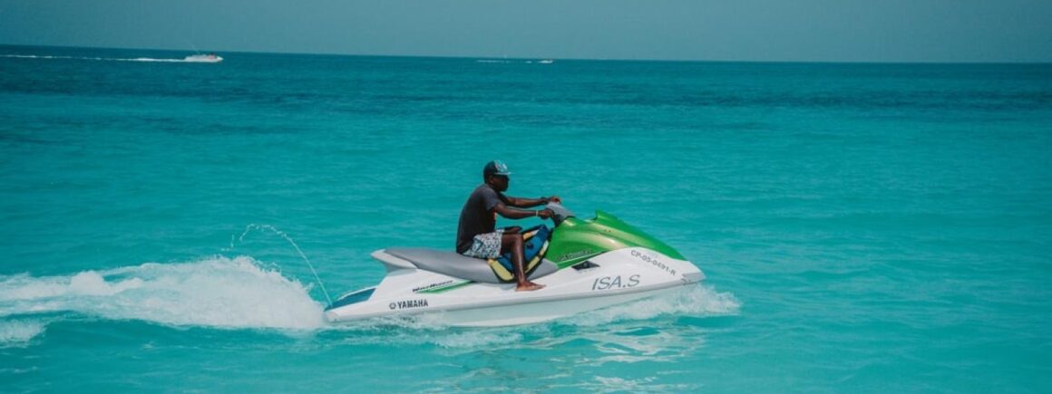 Il se rend au travail tous les jours… en jet ski !