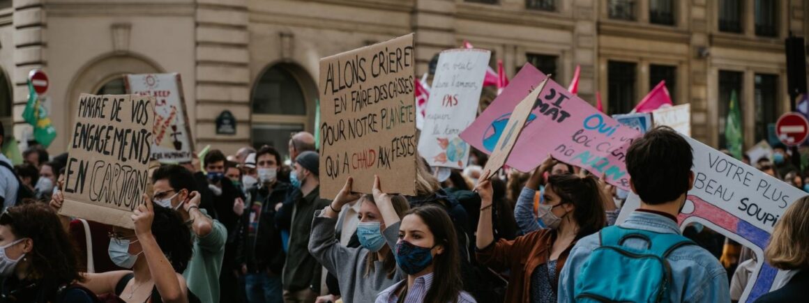 Bienvenue Chez Clément – Afterwork Europe 2 : En Nouvelle-Zélande, la Macarena pour disperser les manifestants