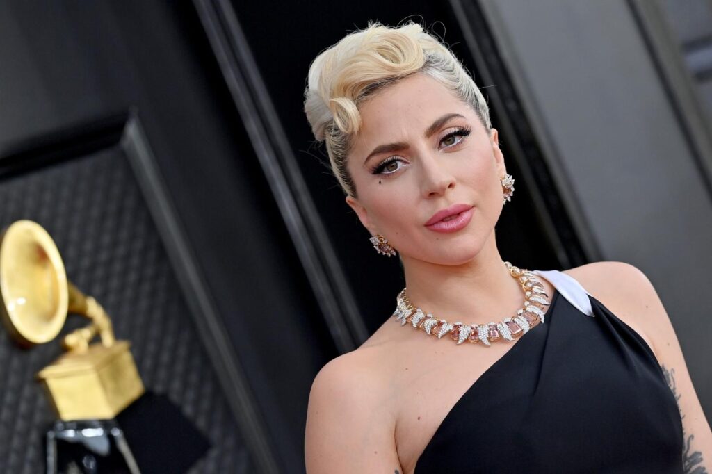 Lady Gaga célèbre ses 15 ans de carrière