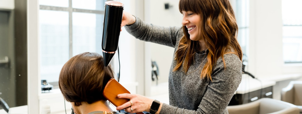 Bienvenue Chez Clément – Afterwork Europe 2 : De Imagin’hair à  Infini’tif, voici le Top des meilleurs noms de coiffeurs !