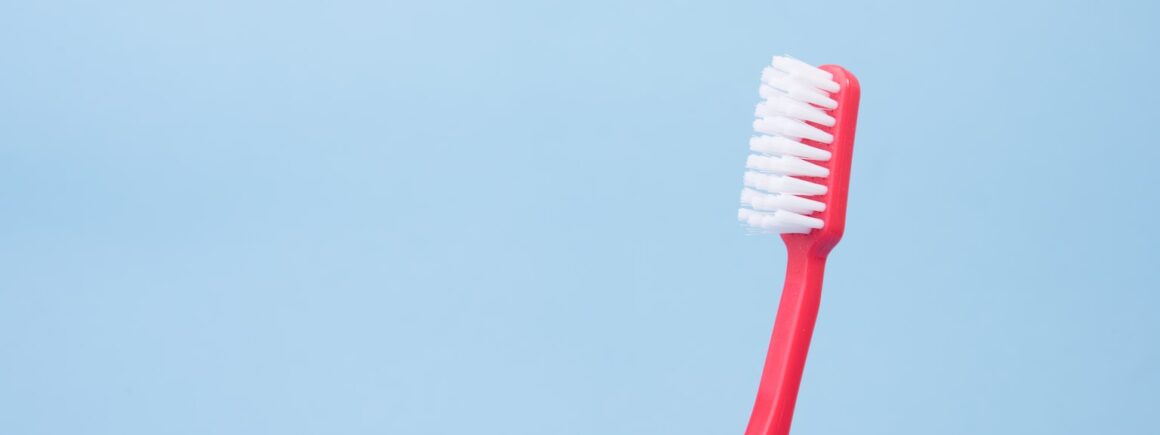 Le Morning Sans Filtre : Pourquoi les brosses à dents ont-elles des poils de différentes couleurs ?