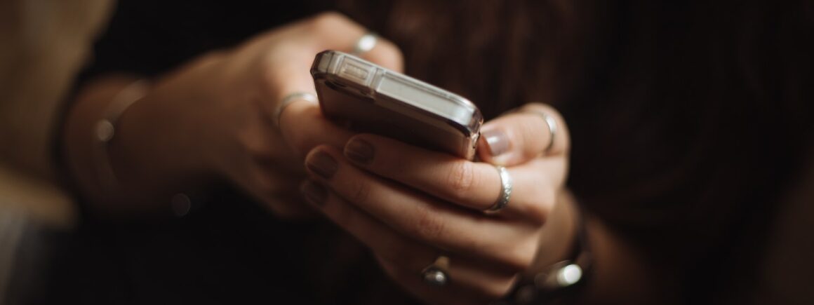 Le Morning Sans Filtre : Fouiller le téléphone de son/sa partenaire en huit étapes