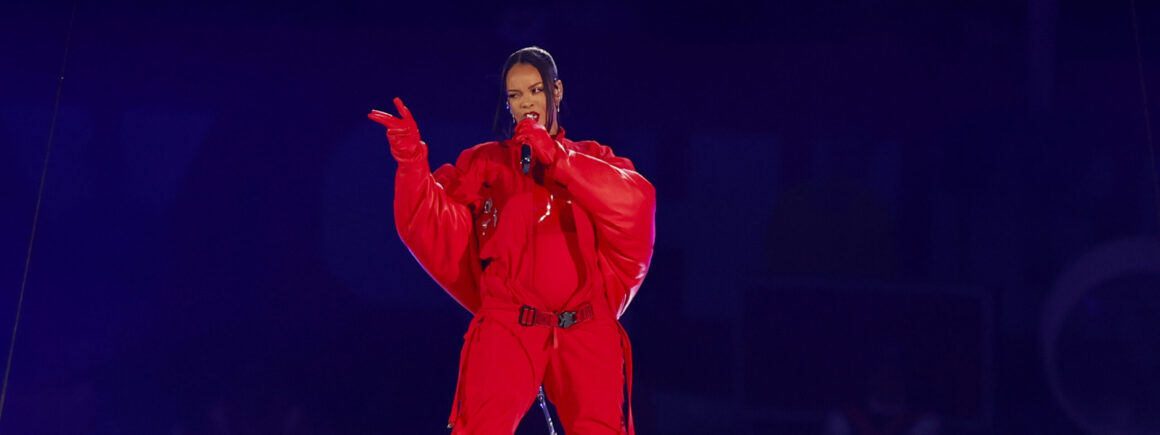 VIDÉO - Super Bowl 2023 : Rihanna, enceinte, enflamme la mi-temps