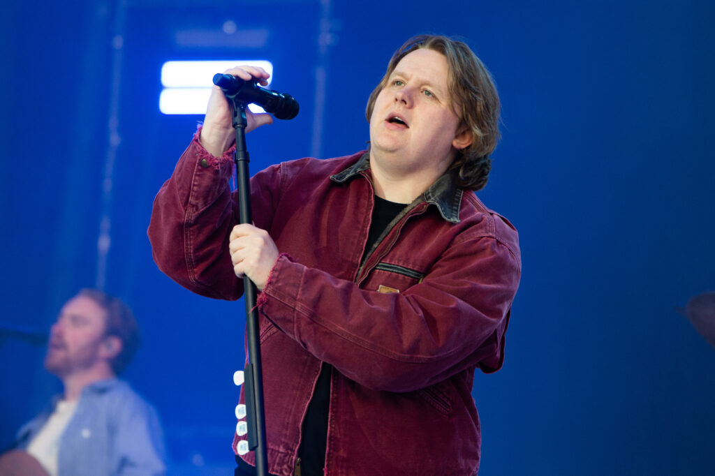 Lewis Capaldi annule ses concerts