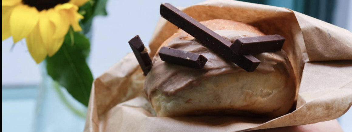 Arrêtez tout, il existe une glace au pain au chocolat !