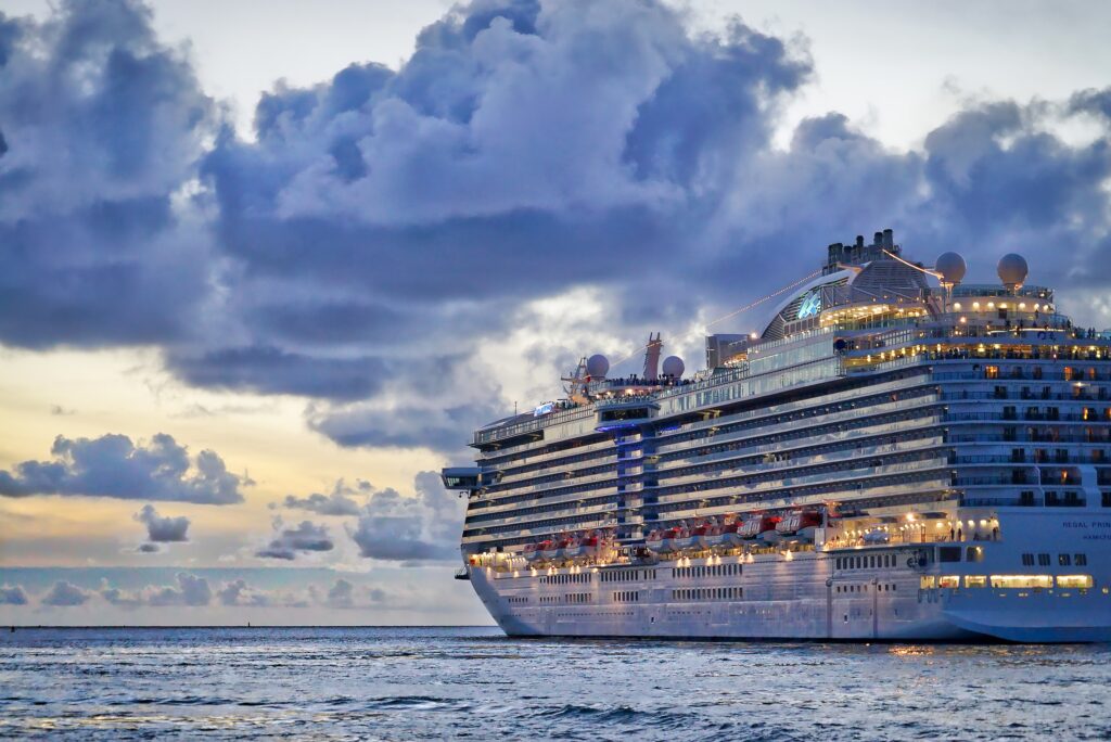 Un couple vit en croisière