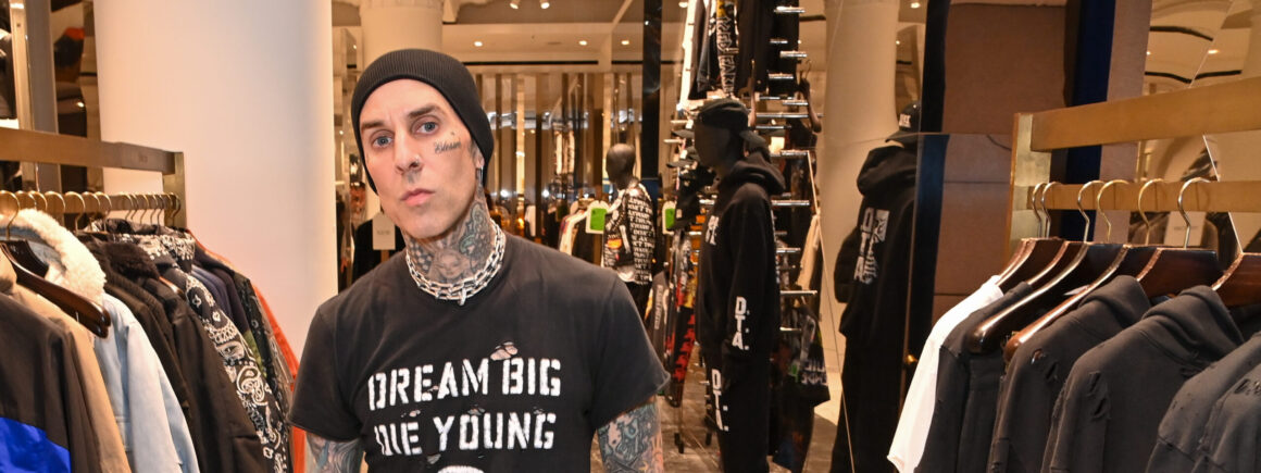 Travis Barker à la batterie après la naissance de son fils (VIDEO)