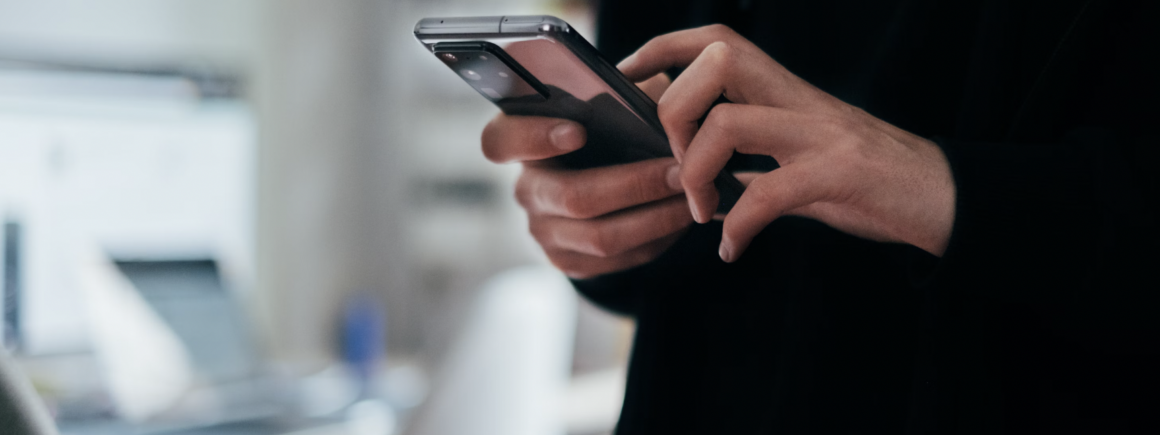 Ces signes Astro qui ne lâchent jamais leur téléphone