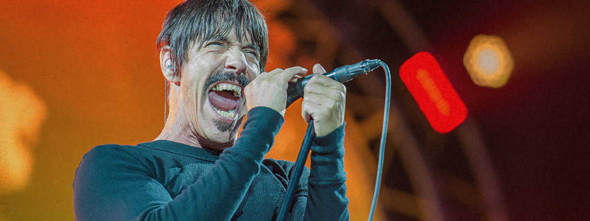 Bientôt un biopic sur le chanteur des Red Hot Chili Peppers ?