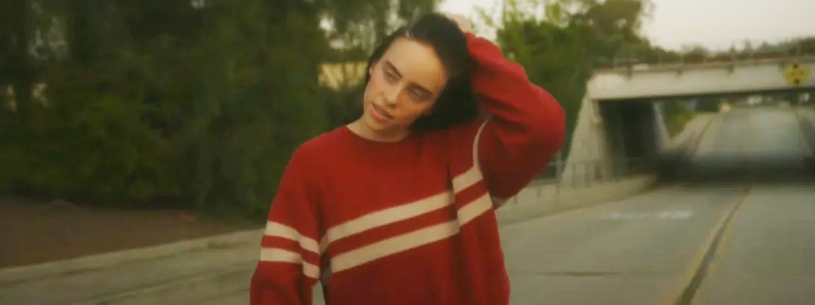 Billie Eilish dévoile un incroyable clip pour « CHIHIRO »