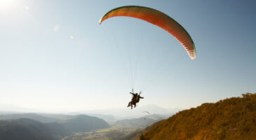 Faire l'amour en parachute