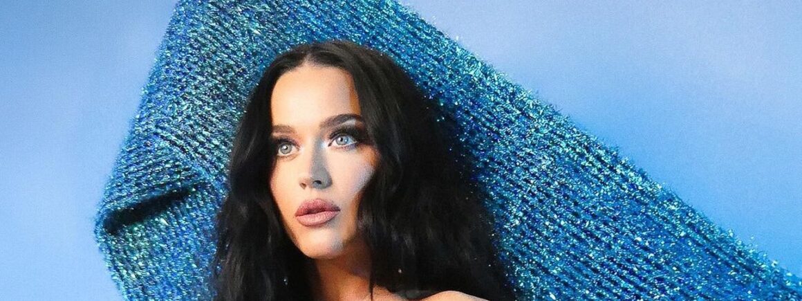 Katy Perry tease 143 sur scène à Los Angeles (VIDEO)