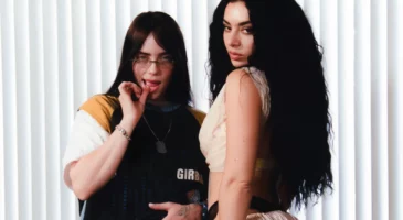 billie-eilish-et-charli-xcx-ont-utilise-10-000-culottes-pour-le-clip-de-guess-video