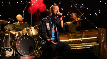 coldplay-celebre-moon-music-au-snl-video