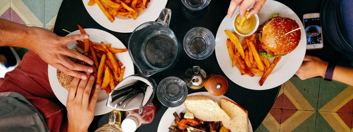 Le téléphone, fléau des repas de famille ?