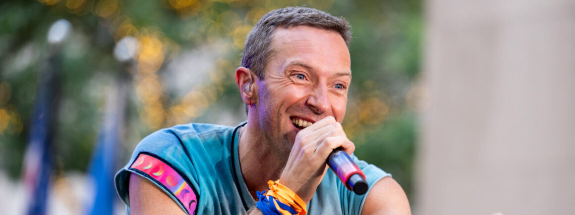 Quand Chris Martin (Coldplay) chute en plein concert (VIDEO)